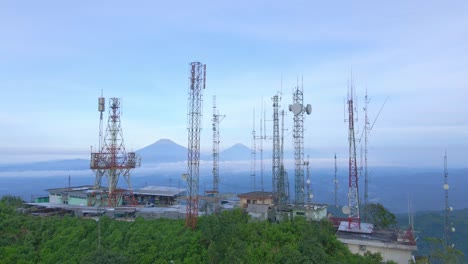 Antennen-Auf-Dem-Gipfel-Des-Telomoyo-Bergs