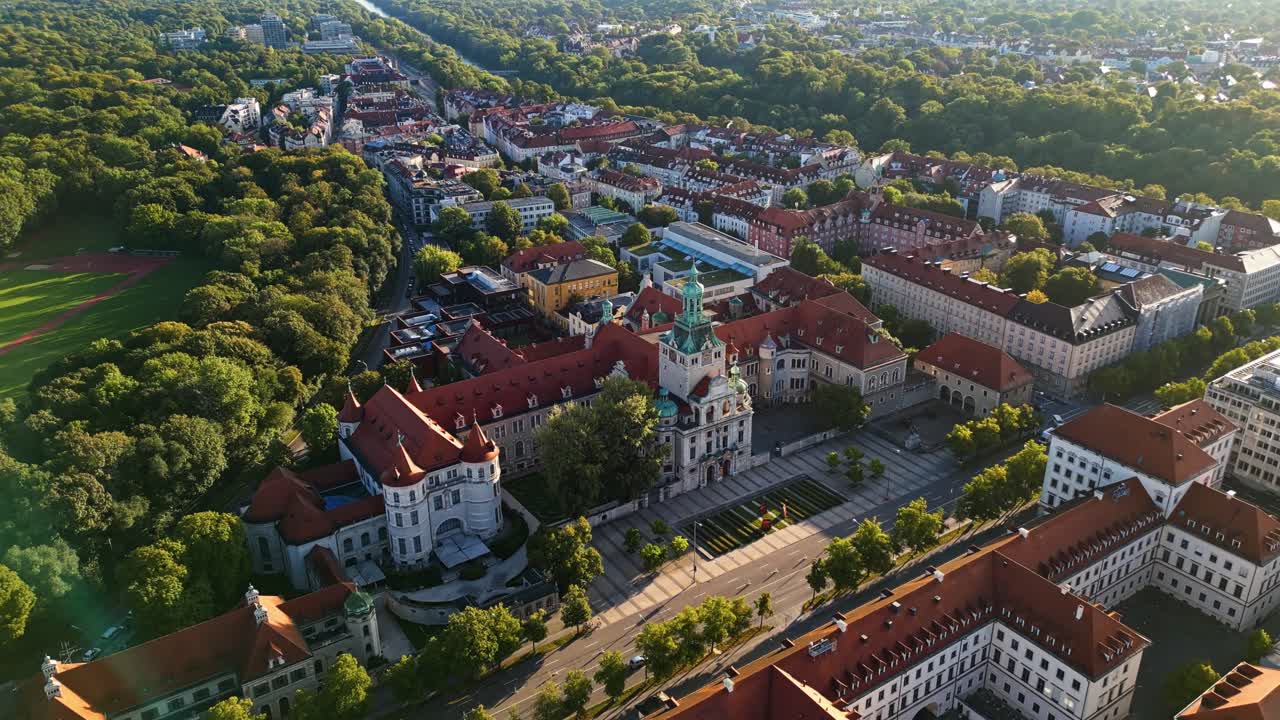 museo nacional de baviera, techo rojo, centro de la ciudad, múnich, alemania