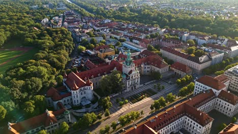 museo nacional de baviera, techo rojo, centro de la ciudad, múnich, alemania