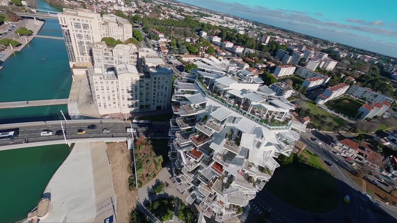 프랑스 남부 몽펠리에의 'l'arbre blanc'에서 조감도 및 고속 다이빙