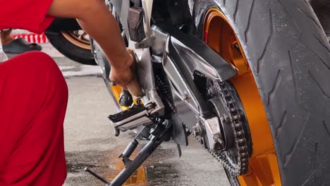 motorcycle chain cleaning and maintenance