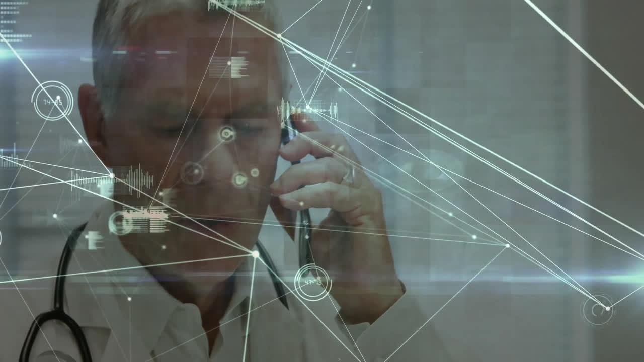 Médecin parlant au téléphone avec connexions réseau et animation de traitement de données