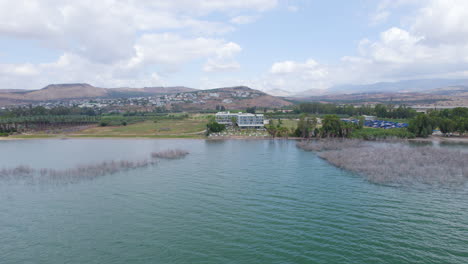 Tiro-De-Empuje-Frente-Al-Hotel-Gomeh-En-El-Mar-De-Galilea