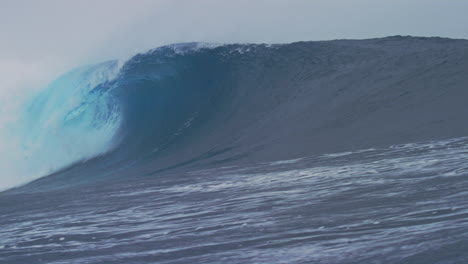 Slow-motion-tracking-follows-lip-of-wave-crashing-on-ocean-surface-making-empty-barrel