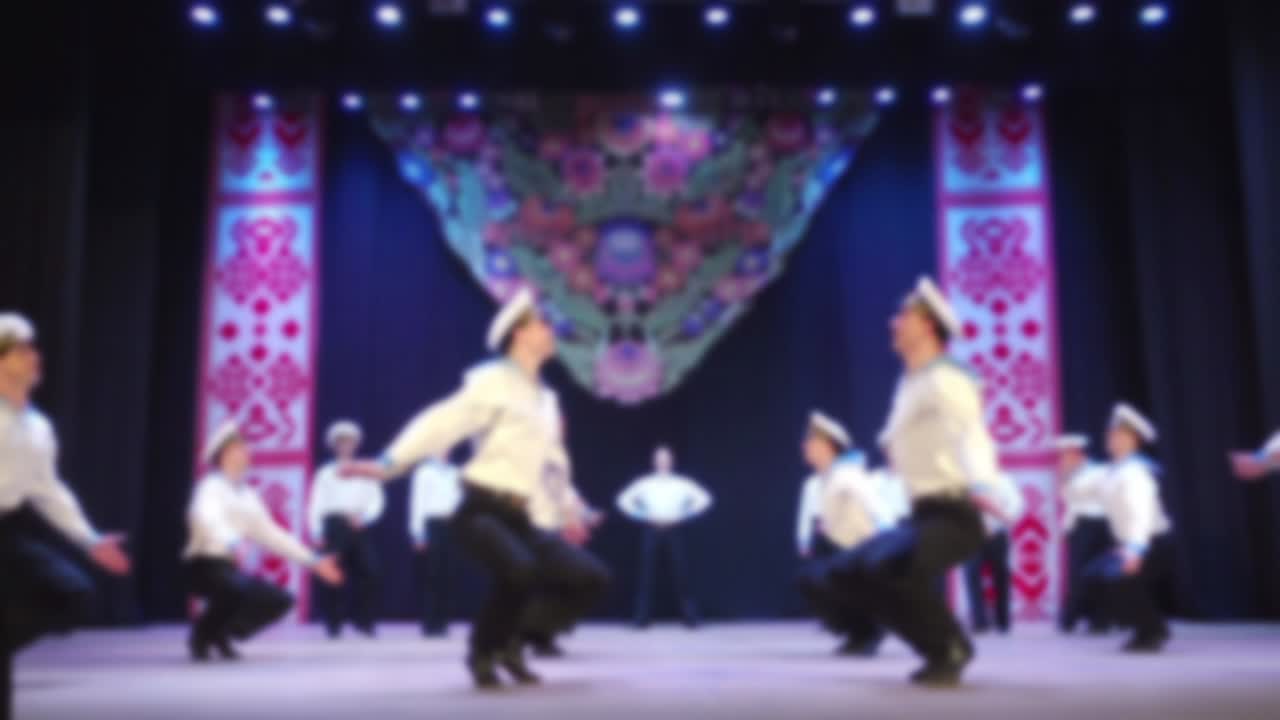 Tarian nasional Ukraina. Tidak fokus. Gerak lambat