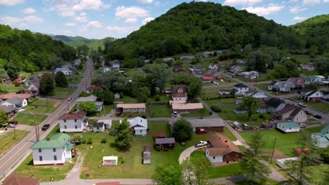 Barrio-Aéreo-En-Saltville-Virginia,-Hogares,-Comunidad,vivienda,-Centro-América,-Casas-De-Clase-Trabajadora