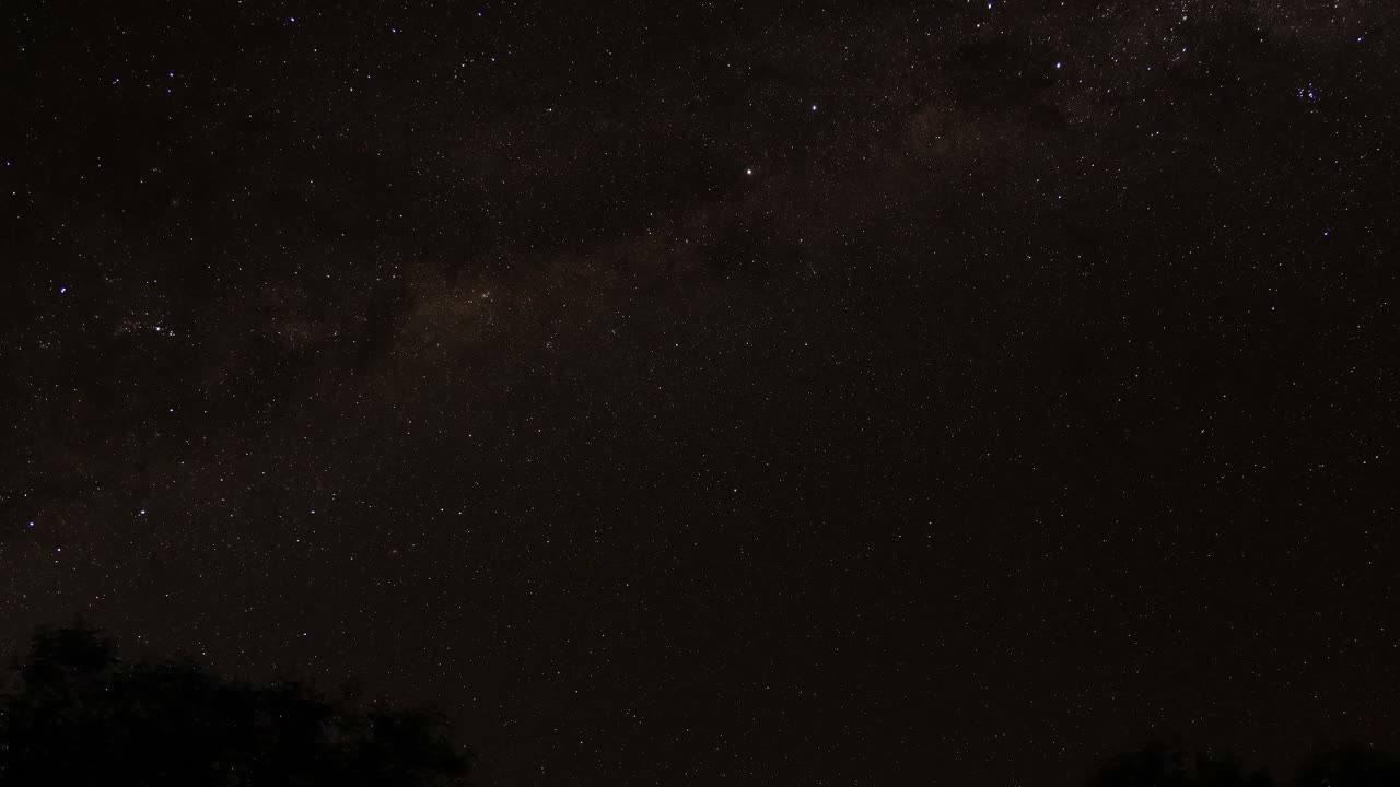 밤하늘을 가로질러 움직이는 별들의 타임스