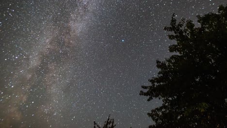 Time-lapse-sequence-of-the-milky-way