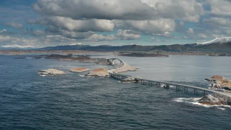 Una-Vista-Aérea-De-La-Carretera-Atlántica-En-Noruega