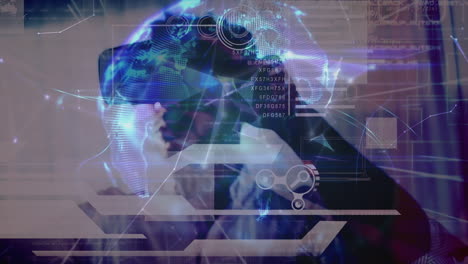 animación del globo y la red de conexiones digitales sobre el hombre de negocios que usa auriculares vr