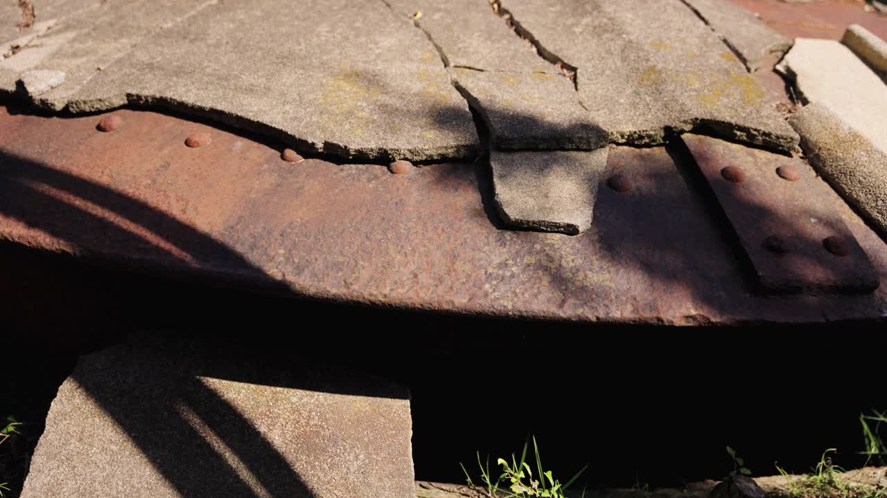 일본 와카야마 토모가시마에 있는 필박스 총포의 폐허