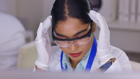 ciencia médica, mujer y dolor de cabeza en el laboratorio