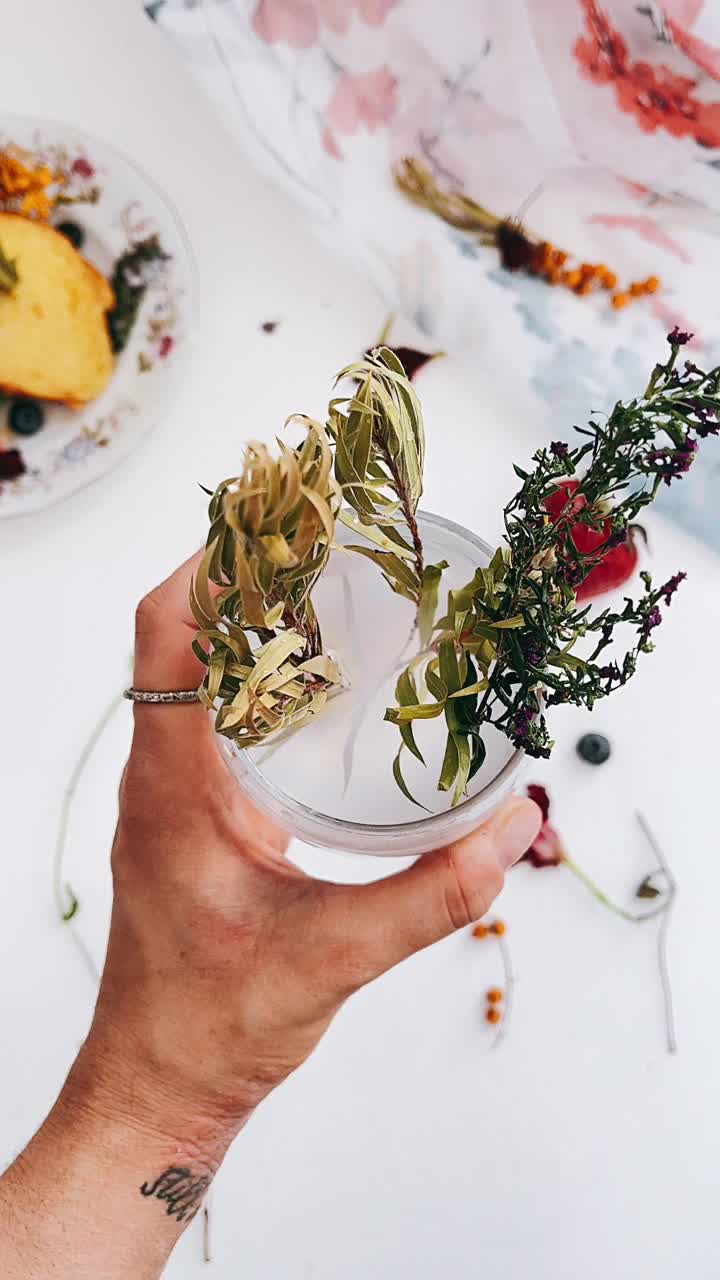 un delicado cóctel floral