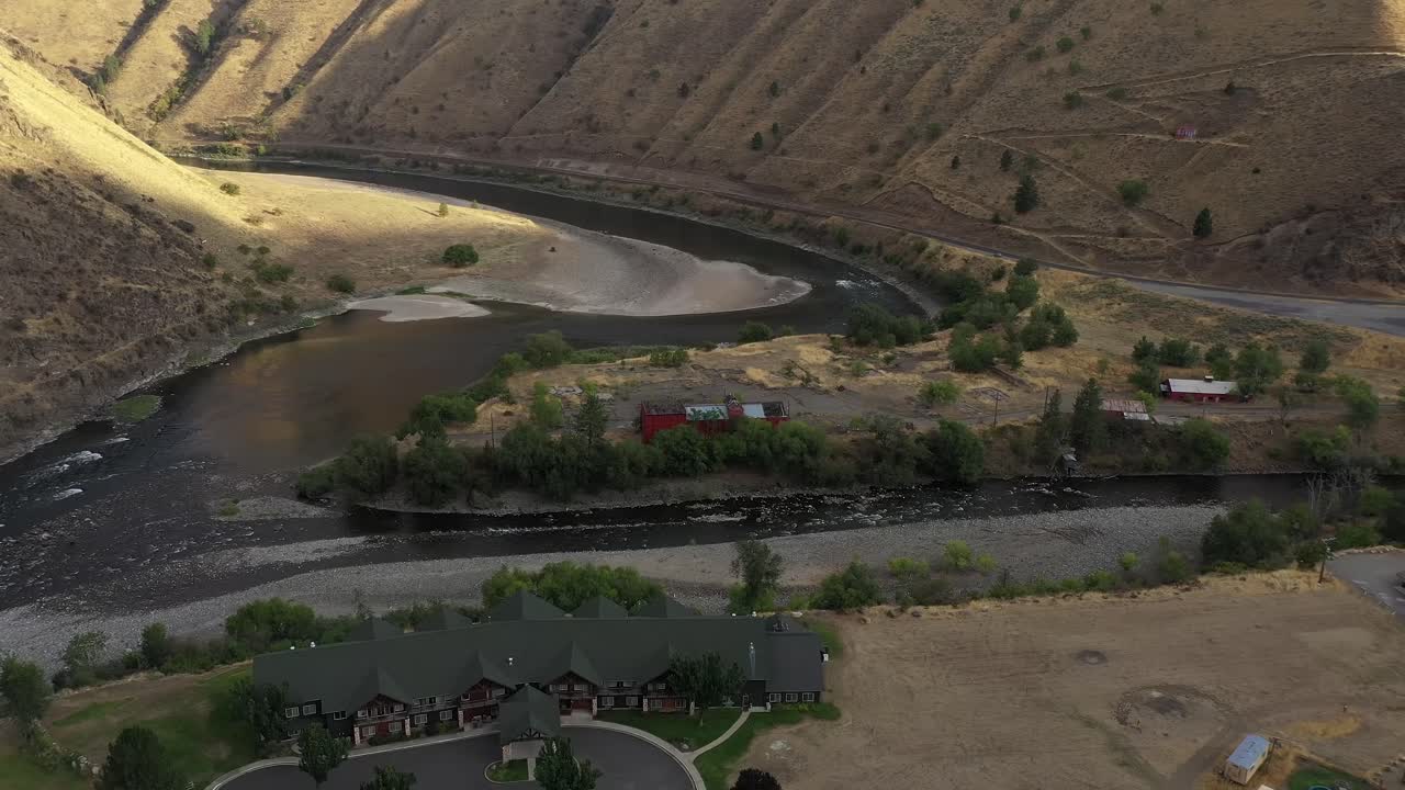 Salmon Rapids Lodge in Riggins, Idaho with Snake River in the ...
