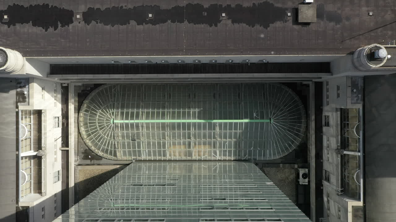 네덜란드 로테르담에 있는 보터스루트(botersloot)에 있는 스파어뱅크(spaarbank)의 전 은행 건물의 최고 전망