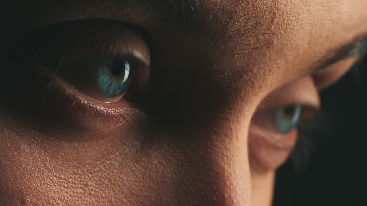 tristeza, depresión y ojos azules de mujer