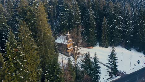 Aerial-Jaszczurówka-Drone-View-Chapel--Reveal-in-Winter