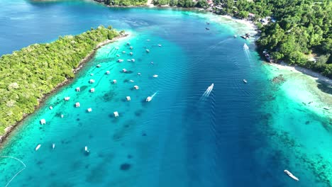 Beach-surrounded-by-lush-greenery,-breathtaking-views-of-Indian-Ocean