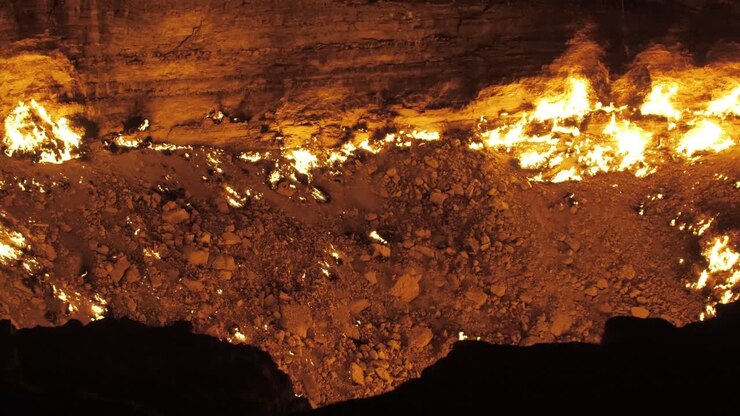 Flames in Gas Crater Turkmenistan 03