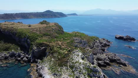 en la costa marítima en el océano más hermoso encontré la presencia de dios