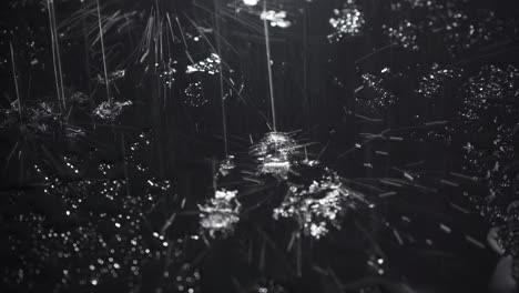 imágenes de gotas húmedas sobre fondo negro
