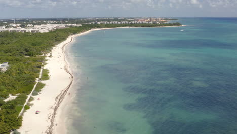 Playa-Del-Carmen,-Weiße-Sandstrandküste-Und-Meeresbucht-In-Mexiko