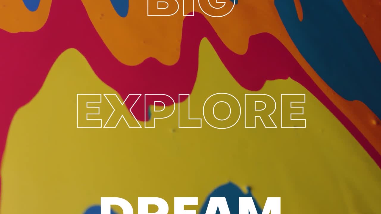 Dynamisk fed typografi-intro til moderne brandpromoveringer.