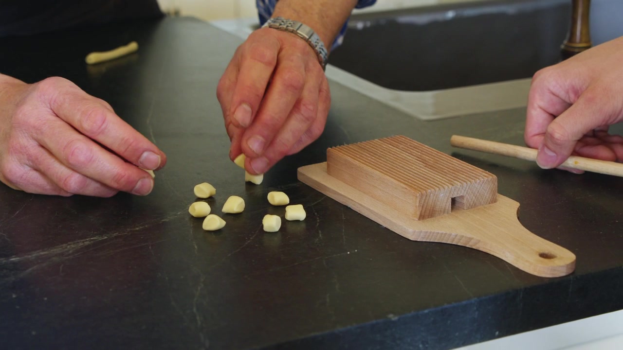 Corso di preparazione della pasta per due persone. Corso privato di preparazione della pasta. Corso in hotel. Ospitalità