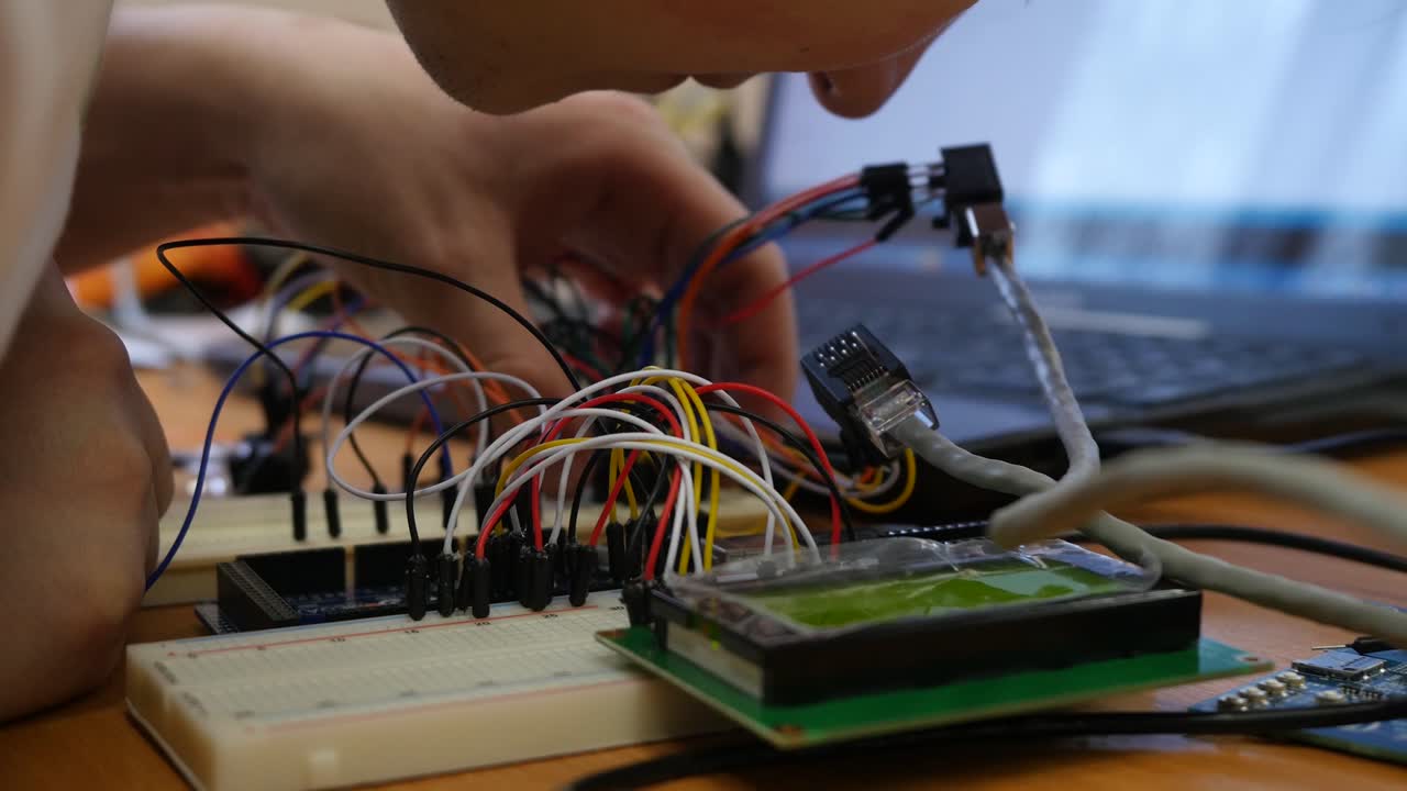 Hands-on electronics project with Arduino and breadboard