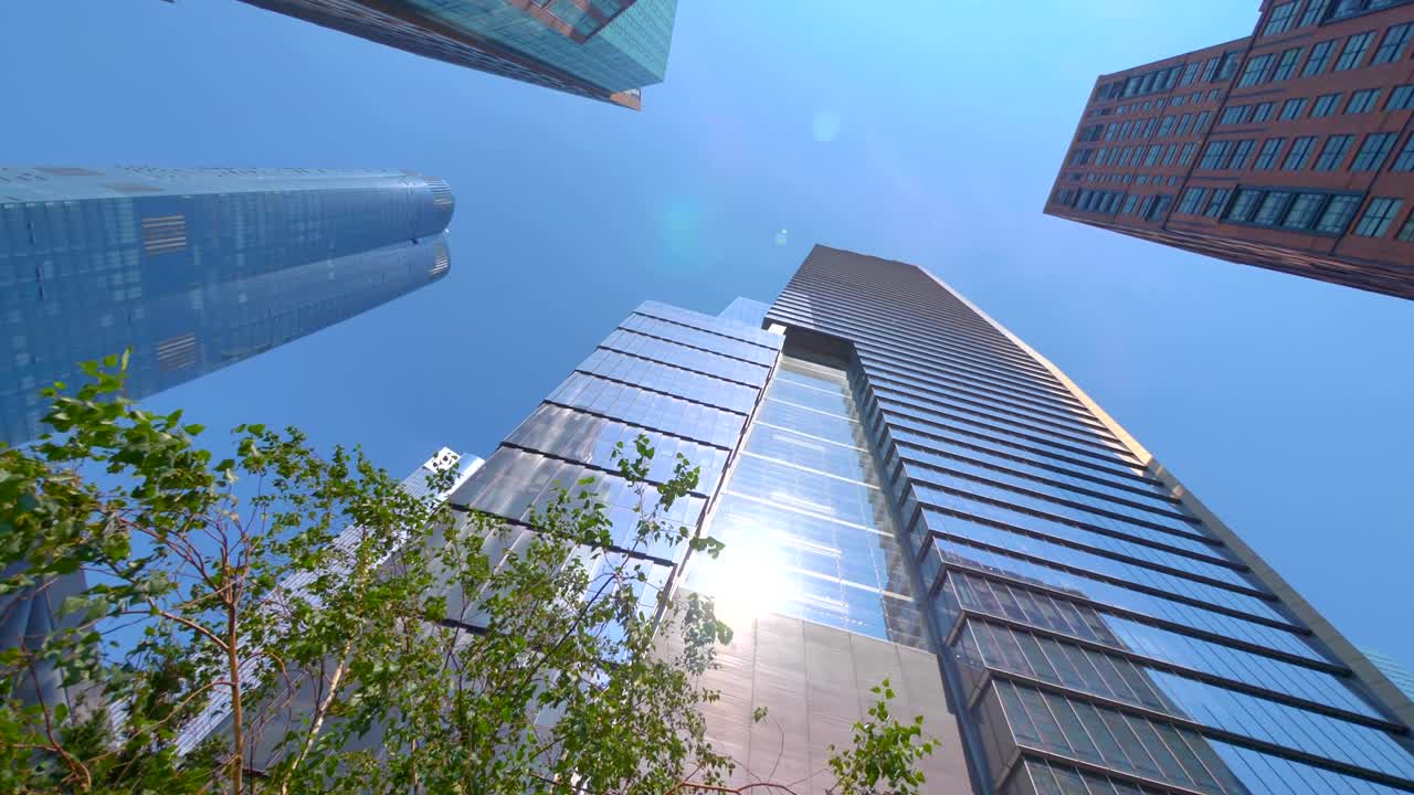 뉴욕의 초고층 빌딩을 4k 슬로모션으로 60fps로 볼 수 있습니다.