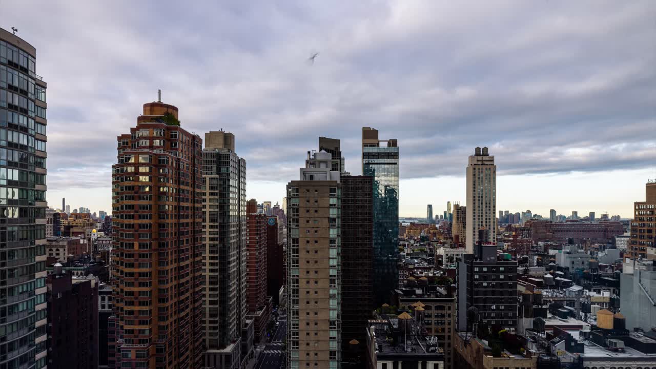 뉴욕의 일출의 타임  ⁇ 스 구름과  ⁇ 빛의 날, 미국