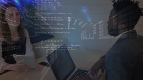 punto brillante de luz y procesamiento de datos contra el hombre y la mujer que trabajan en la oficina