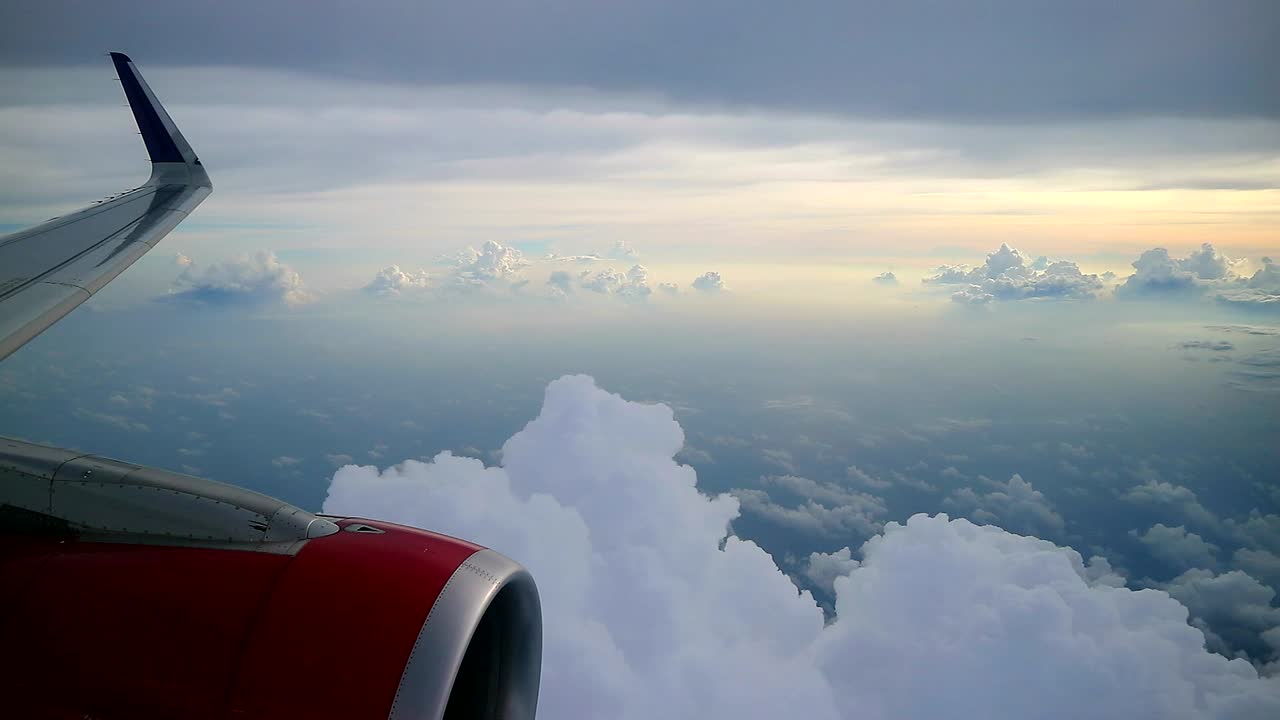 красивое утреннее облачное небо