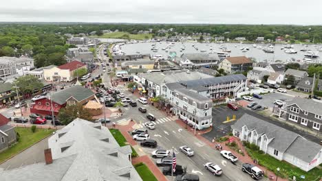 Drone-shot-of-the-main-downtown-strip-in-Martha's-Vineyard,-Massachusetts