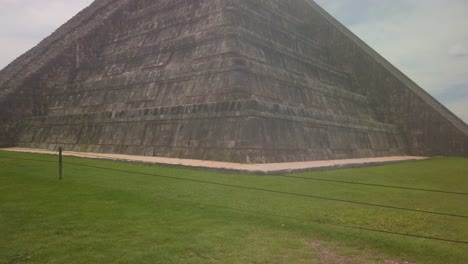 chichen itza pyramid in mexico