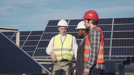 equipo de mantenimiento de paneles solares