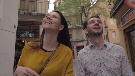 una pareja de turistas en valencia