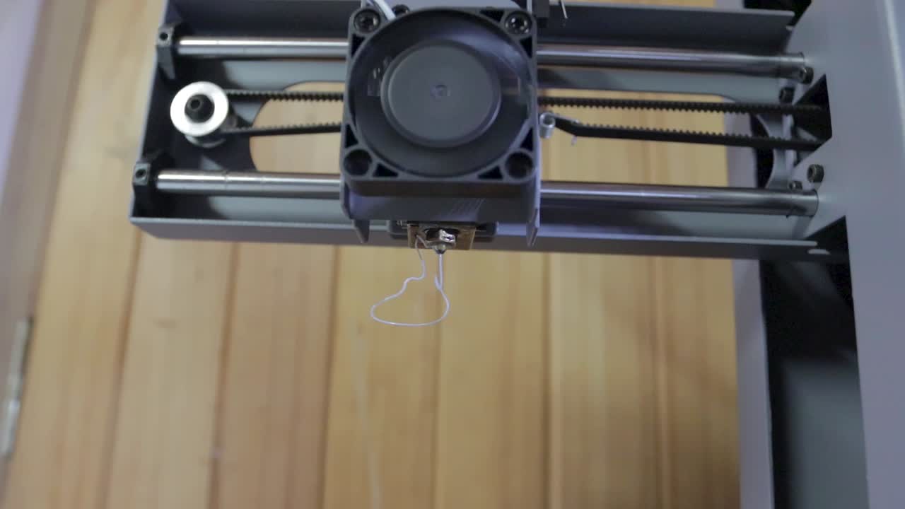 프린터에서 핫 엔드 및 압출 기능을 테스트하여 의도한 대로 작동하는지 확인