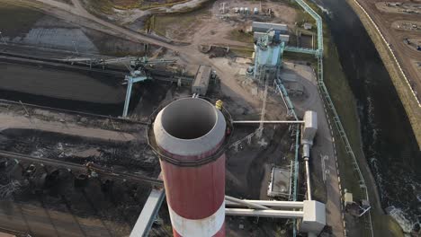 Red-and-white-cooling-tower-of-power-plant-next-to-blue-river-in-the-USA