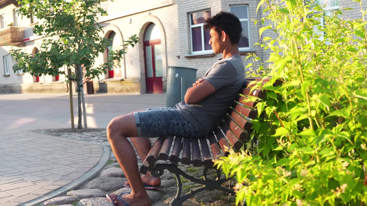 스리랑카 청년들, 국가경제 붕괴에 슬퍼