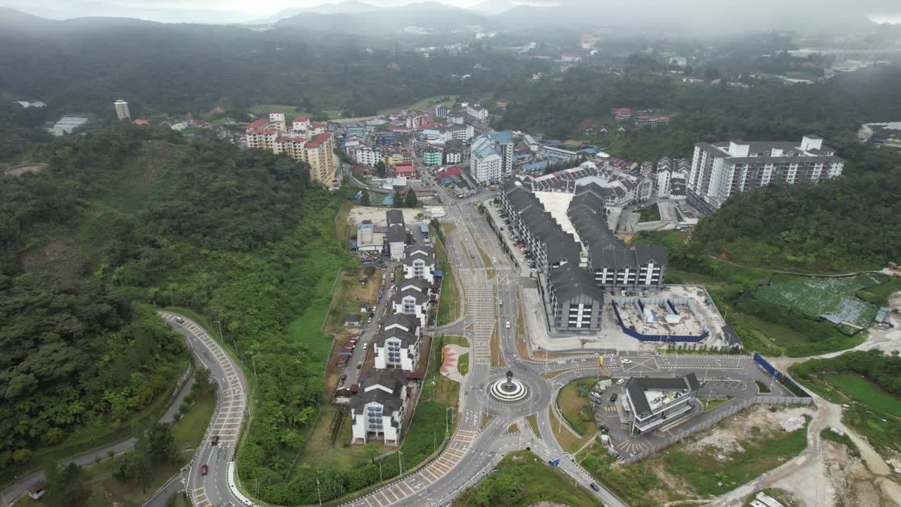vista general del paisaje del distrito de brinchang dentro del área de cameron highlands de malasia