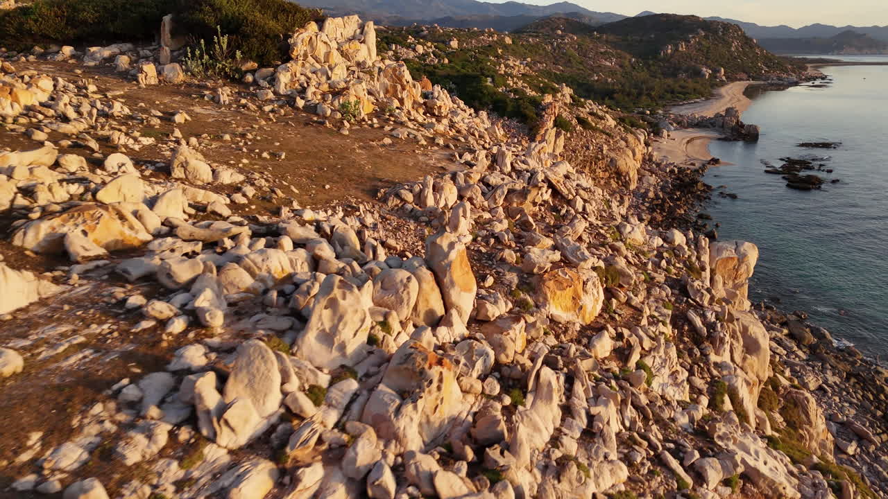 Un parco preistorico di pietre è ora un'attrazione turistica nella provincia costiera di Ninh Thuan, nel Vietnam centrale