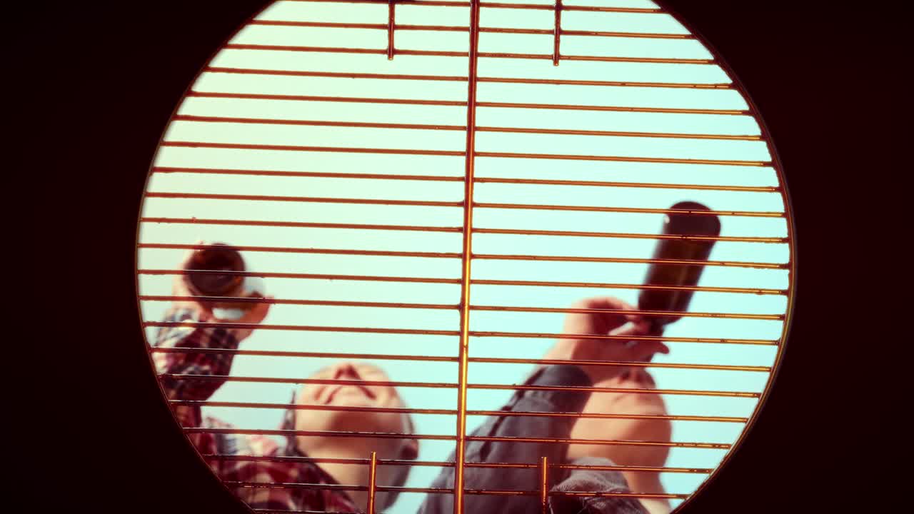 바비큐 를 즐기는 커플