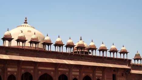 pan de cúpulas en la parte superior de la mezquita de jama masjid en fatephur sikri