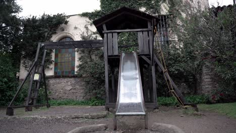 Spielplatz-Hinter-Der-Hotelterrasse