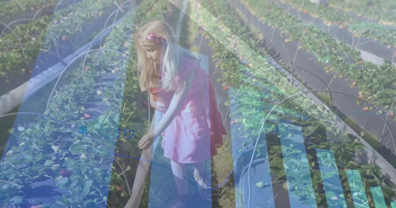 Mädchen geht eine Ackerreihe entlang, entdeckt Beeren und pflückt sie in einen Korb, während ein blau-grünes Overlay sie verfolgt.