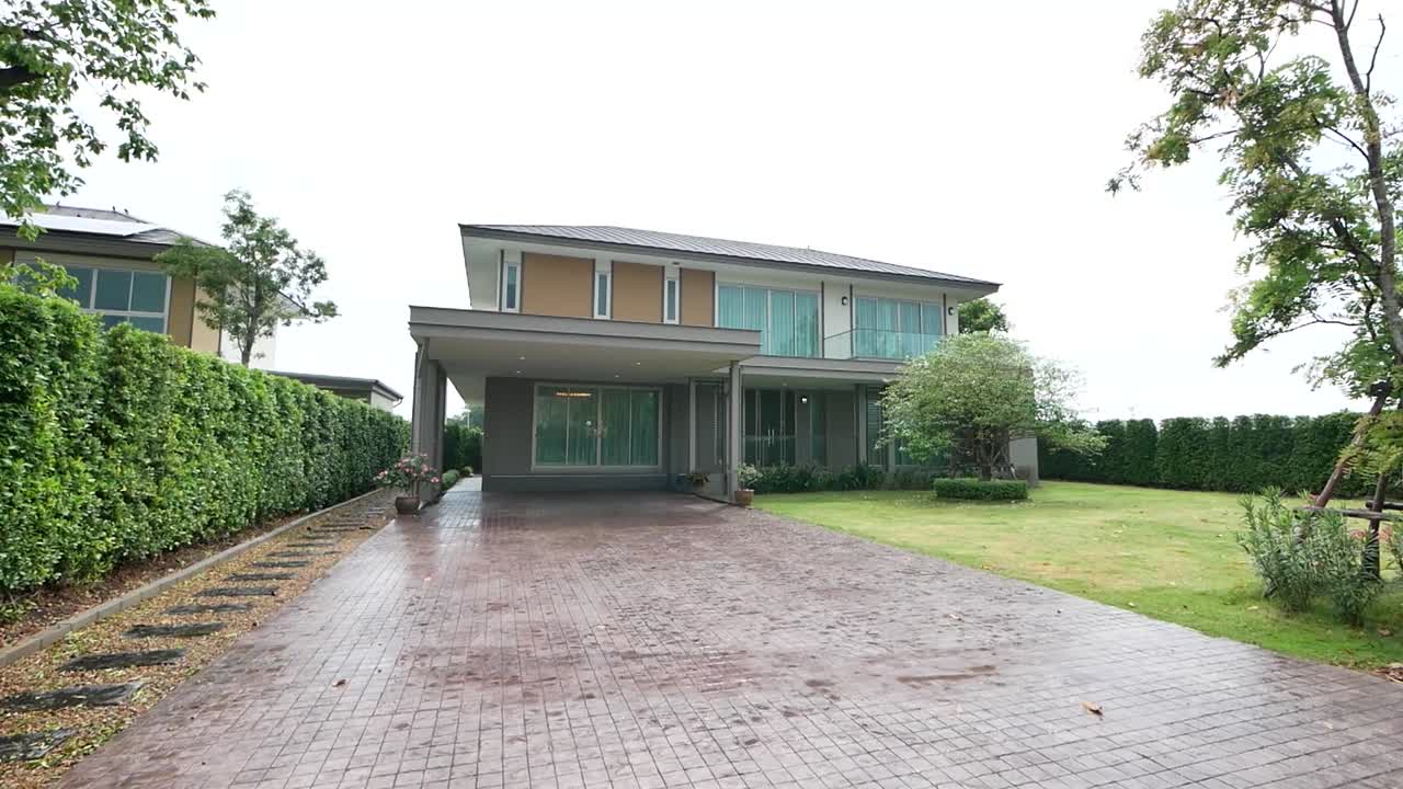 현대적인 동시대 베이지 주택 외관 디자인