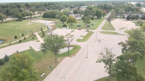 Mona-Lake-Park-in-Summer-Weather