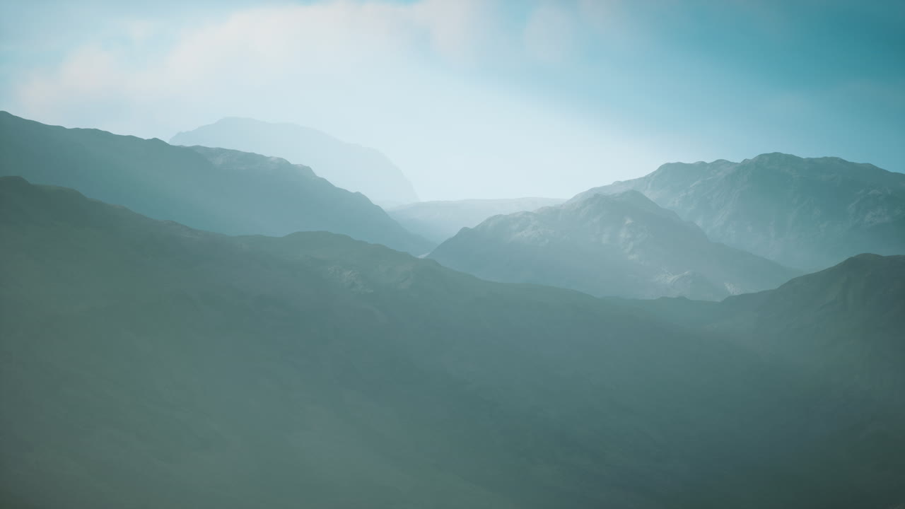 la tierra oscura de las laderas del monte etna