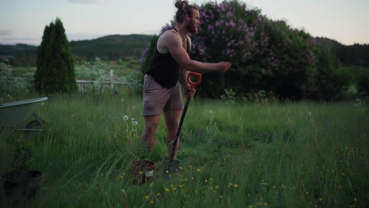 땅 을 파고 있는 사람 - 정원 가 - 넓은  ⁇